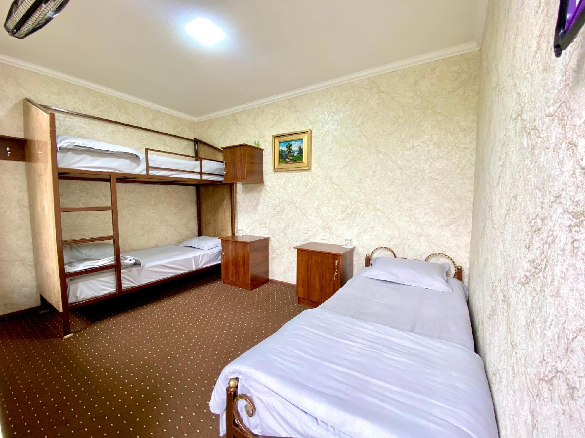 Evergreen Guesthouse Marghilon Bagian luar foto