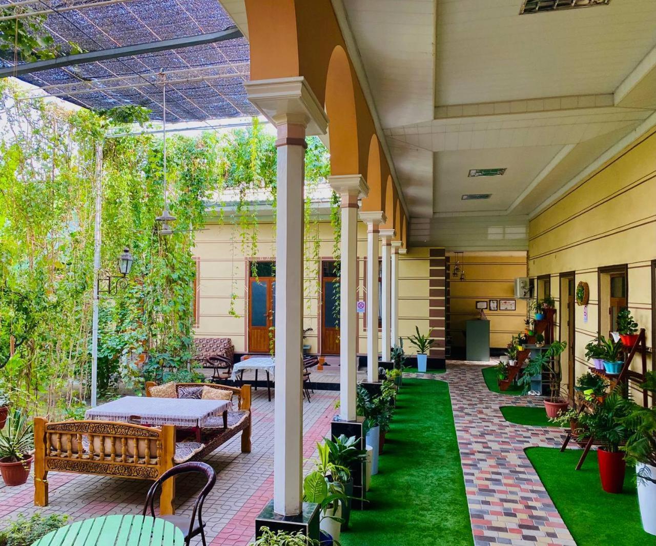 Evergreen Guesthouse Marghilon Bagian luar foto